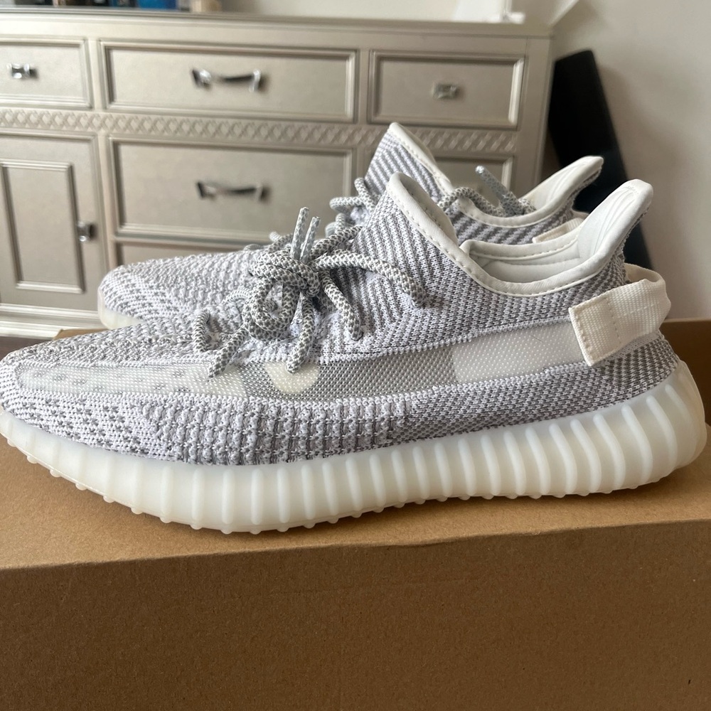 Brand new never worn Yeezys men 9 1/2 and women’s 11 1/2